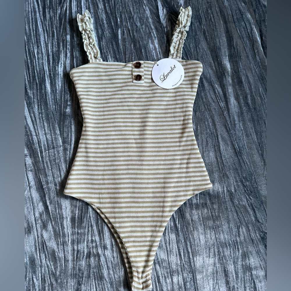 Very cute bodysuit! Easy to style. Brand New